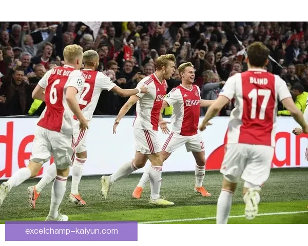 滕哈赫战术执行案例展现出球队持续提升的竞争力与表现稳健的趋势分析。